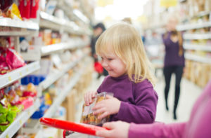 Как наказать ребенка за кражу в магазине?