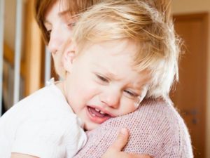 Как быстро справиться с истерикой у малыша в 1-2 года?