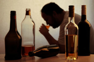 Когда человеку необходимо задуматься об отказе от спиртного?