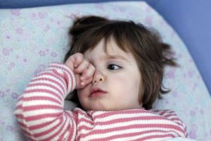 Почему ребенок все время хочет спать: причины сонливости