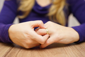 Как справиться с болью поле развода с любимым мужем?