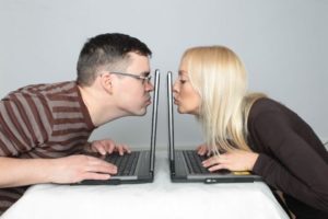 Преимущества и недостатки интернет-знакомств